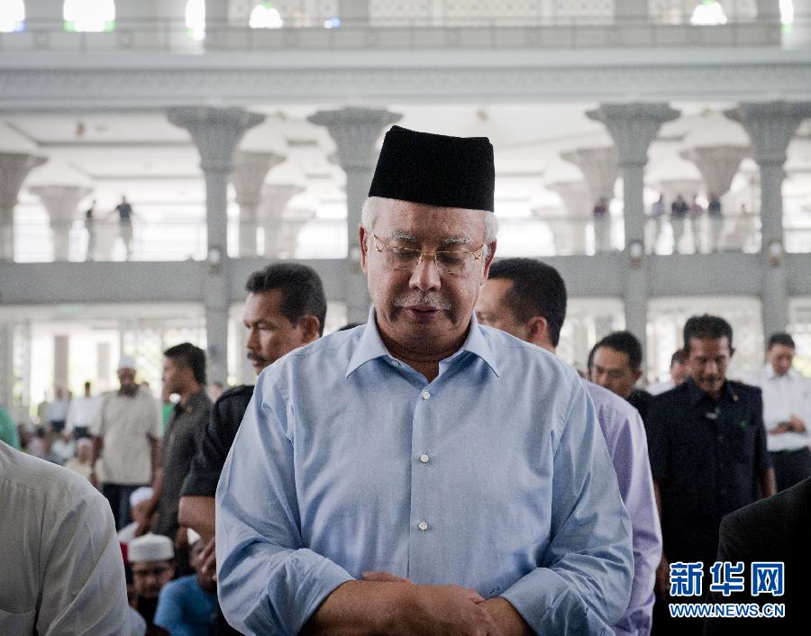 （马航客机失联·第7天）（1）马来西亚总理为失联航班上的人祈祷