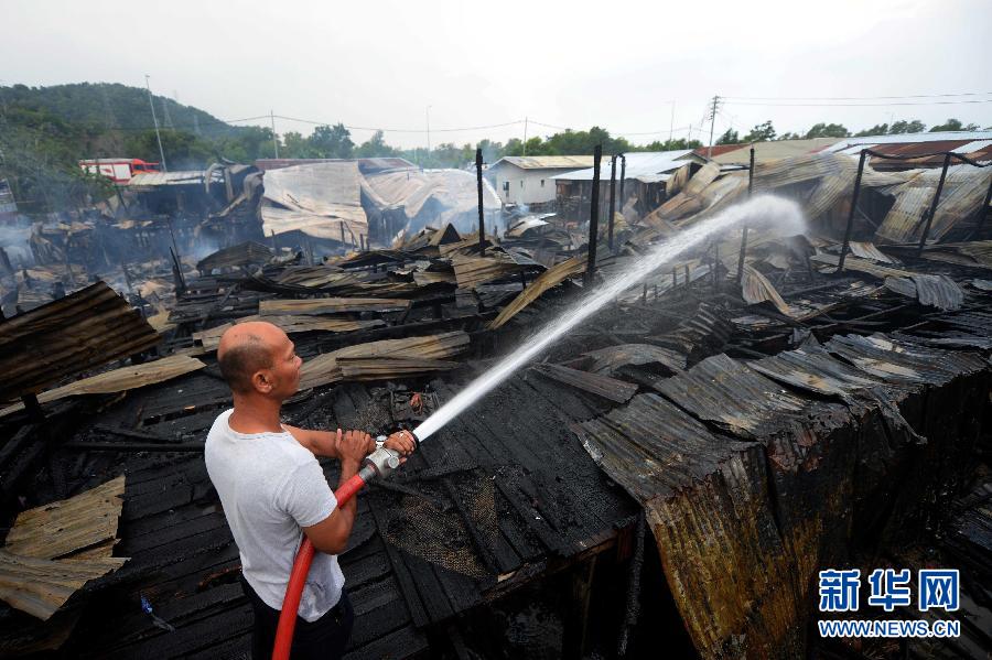 （国际）（2）马来西亚沙巴州水上木屋发生火灾