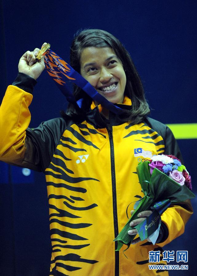 （亚运会·领奖台）壁球——马来西亚选手获得女子单打冠军