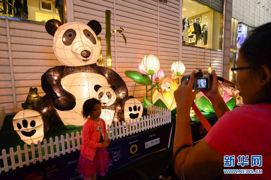 （晚报）（2）马来西亚举办旅游花灯节 