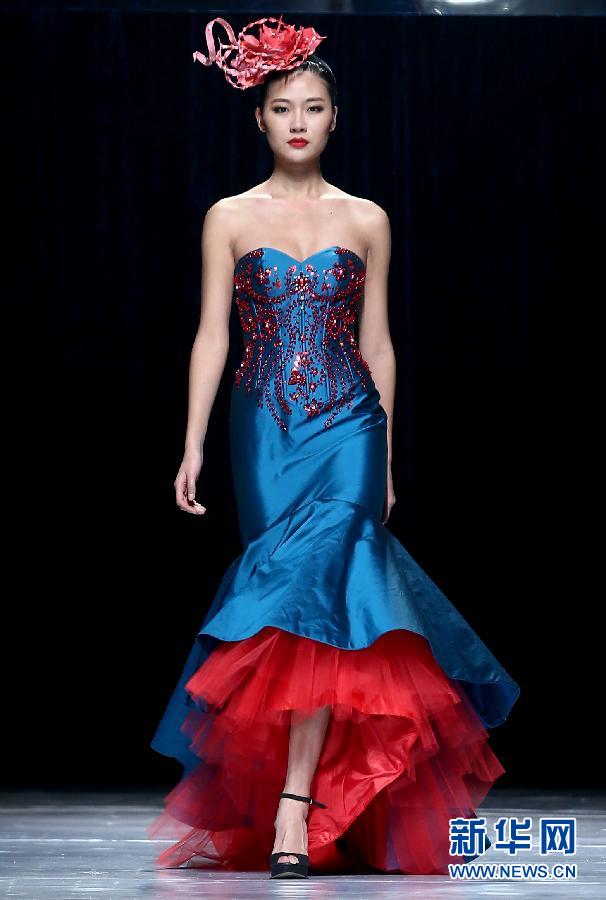 （晚报）（3）中国—东盟时装周上演马来西亚设计师婚纱礼服秀