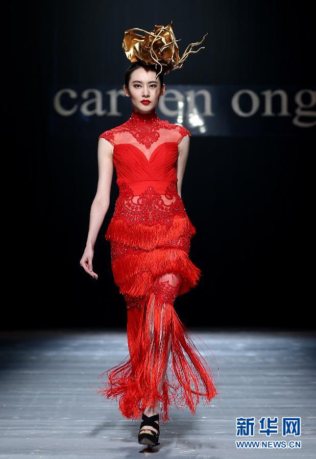 （晚报）（2）中国—东盟时装周上演马来西亚设计师婚纱礼服秀