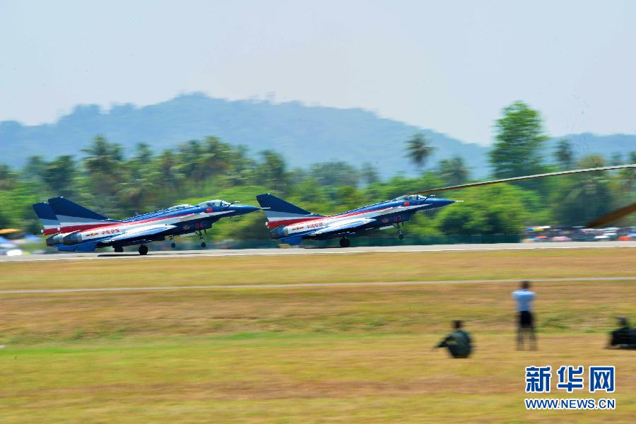 （国际）（2）中国空军八一飞行表演队在马来西亚进行飞行表演