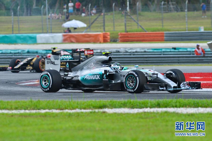 （体育）（5）赛车——汉密尔顿夺F1大奖赛马来西亚站杆位