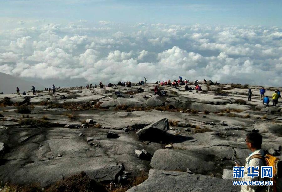 （国际）（1）马来西亚地震 百名登山者被困