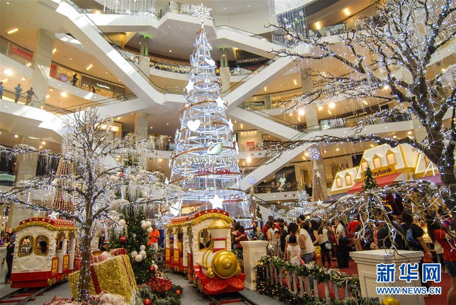 （国际）（1）水晶圣诞树亮相吉隆坡