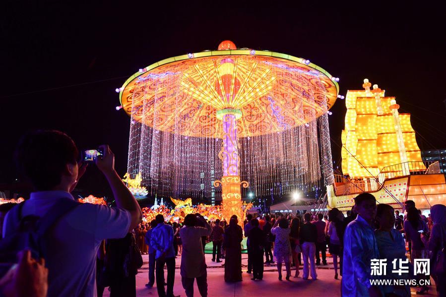 2015东盟花灯音乐节在马来西亚开幕