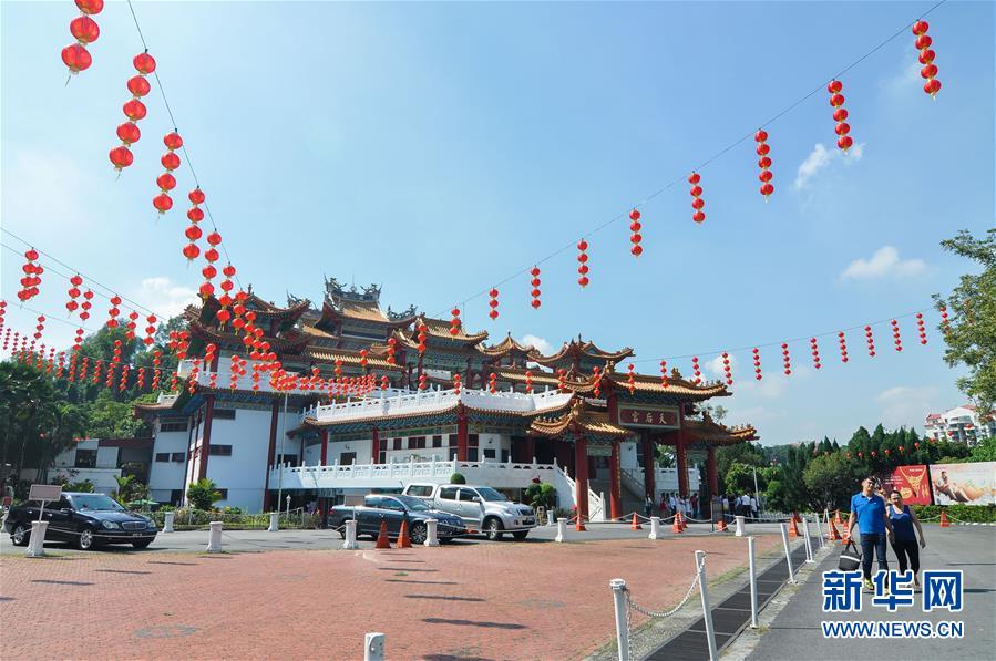 （国际）（1）马来西亚挂红灯笼迎新年