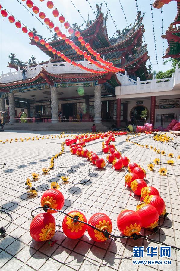 （国际）（2）马来西亚挂红灯笼迎新年
