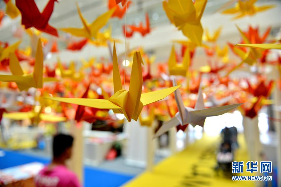 （晚报）（3）马来西亚展出3000纸鹤创马国内纪录