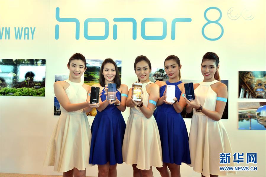 华为智能手机荣耀8在马来西亚发售