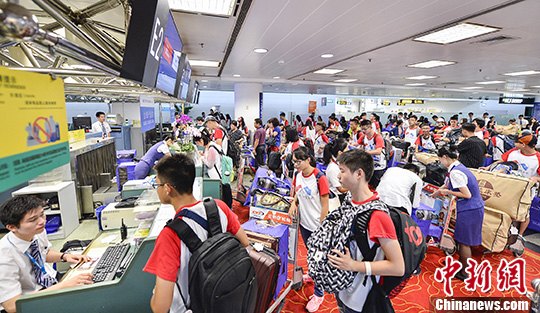 厦大马来西亚分校首届中国学生包机启程