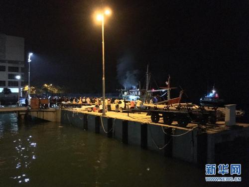 中国侨网1月30日，获救中国游客抵达马来西亚哥打基纳巴卢。 马来西亚沙巴州沉船事件获救的中国游客30日凌晨抵达哥打基纳巴卢。 新华社记者刘彤摄