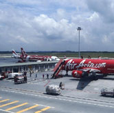 亚洲航空一架从印尼飞往新加坡的客机失联