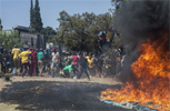 南非数千学生持续抗议大学学费上涨【高清组图】