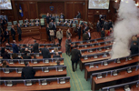 科索沃议会反对派一个月内第三次投掷催泪弹【高清组图】
