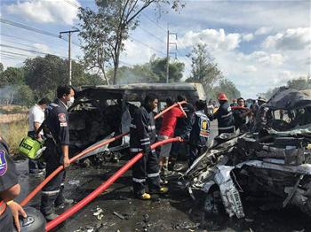 泰国发生车祸 造成至少25人死亡