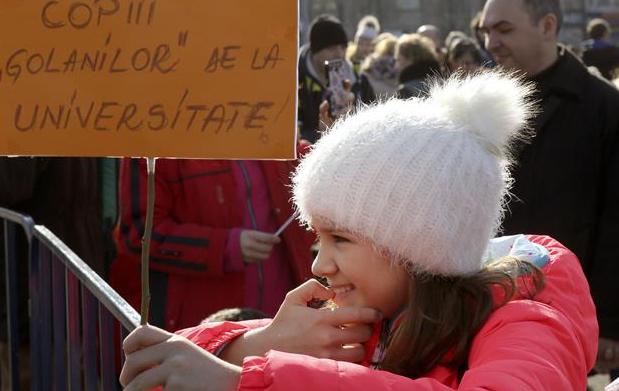 罗马尼亚政府修改刑法引持续抗议 高清