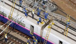 日本新干线电缆断裂致全线停运（组图）