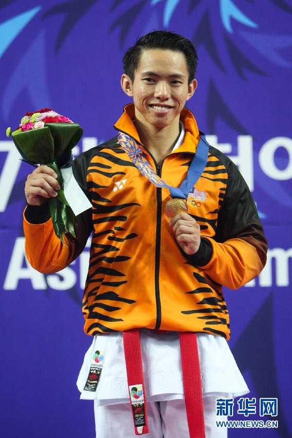 亚运会空手道男子个人赛:马来西亚选手获得冠军
