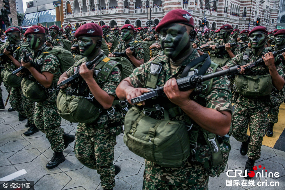 马来西亚举行阅兵式 庆祝第59个国庆日(组图)